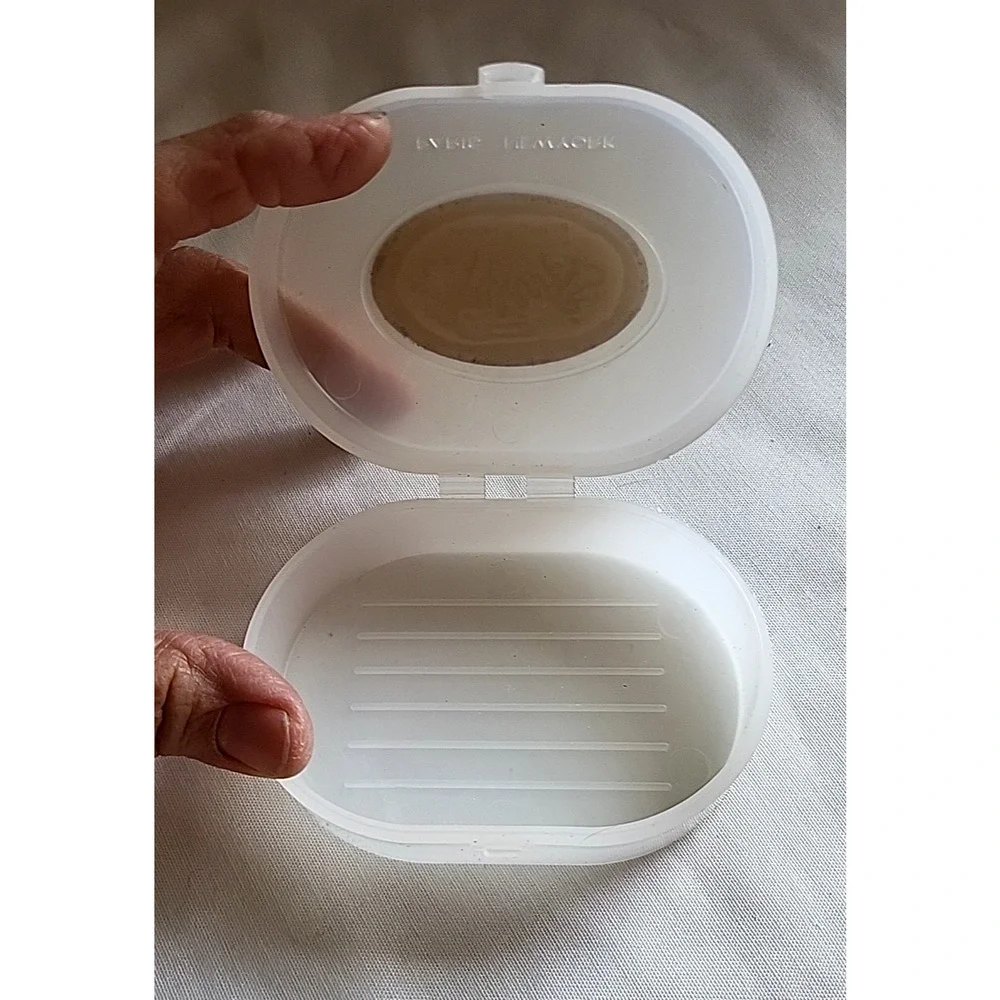 Vintage Faberge Savon Tigress Soap in plastic Travel Dish Compounded USA NOS